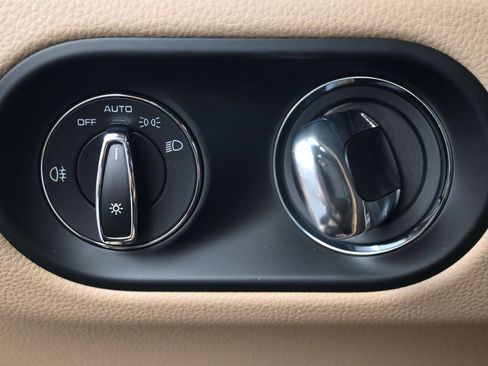 Certified 2026 Porsche Macan AWD/4WD image 25