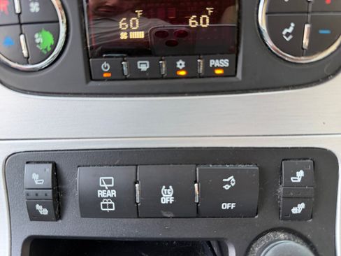 Used 2012 GMC Acadia SLT w/ LPO, 'HIT The Road' Package FWD image 31