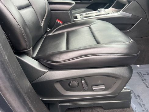 Used 2023 Ford Explorer XLT w/ Equipment Group 202A image 12