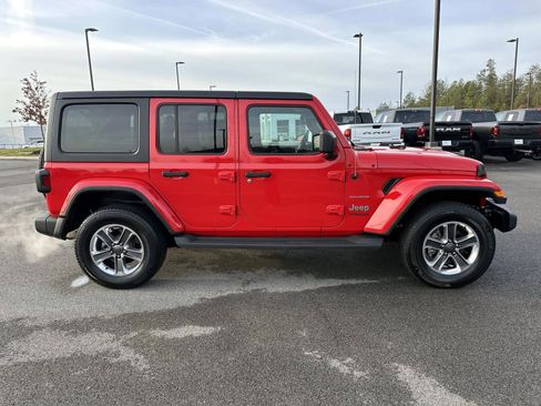 Used 2019 Jeep Wrangler Unlimited Sahara image 3