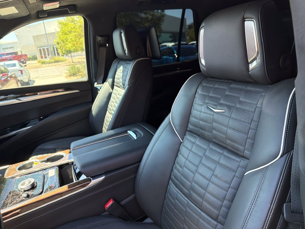 Used 2026 Cadillac Escalade Platinum Sport w/ LPO, ONYX Package AWD/4WD image 17