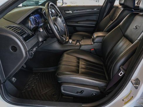 Used 2019 Chrysler 300 S image 9