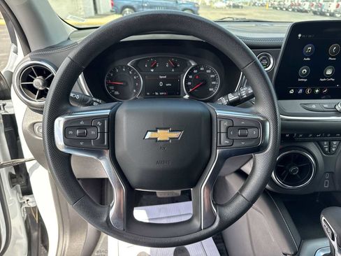 Used 2025 Chevrolet Blazer LT FWD image 11
