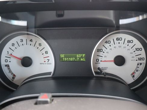 Used 2010 Ford Explorer Sport Trac XLT image 32