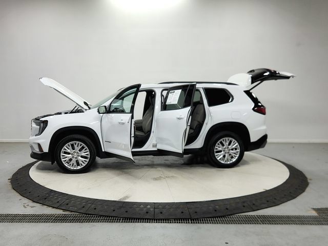 Used 2026 GMC Acadia Elevation w/ Elevation Premium Package FWD image 12