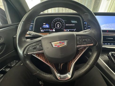 Used 2021 Cadillac Escalade Premium Luxury AWD/4WD image 16
