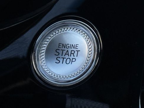 Used 2025 Genesis G70 2.5T image 28