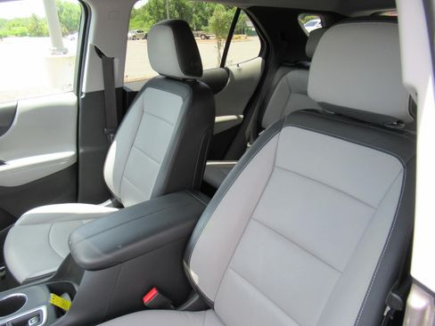 Used 2020 Chevrolet Equinox Premier FWD image 17