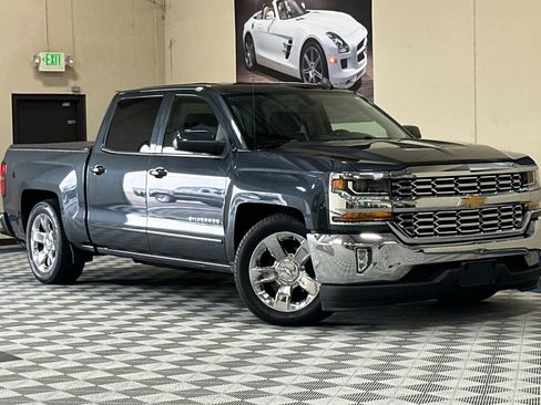 Used 2018 Chevrolet Silverado 1500 LT w/ LT Eassist Package image 2