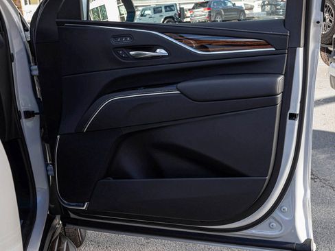Used 2024 Cadillac Escalade Premium Luxury image 12