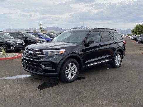 Used 2024 Ford Explorer XLT RWD image 7