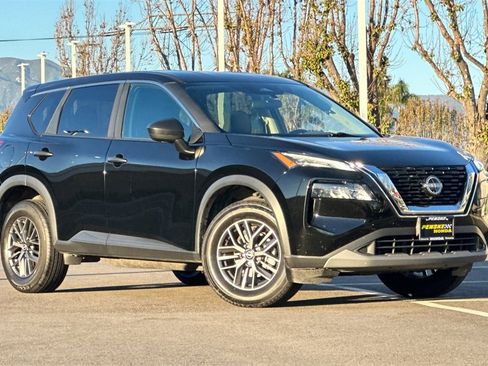 Used 2023 Nissan Rogue S image 2