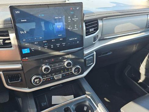 Used 2024 Ford Expedition Max XLT image 10