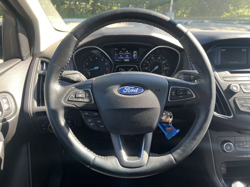 Used 2015 Ford Focus SE w/ Equipment Group 201A FWD image 12