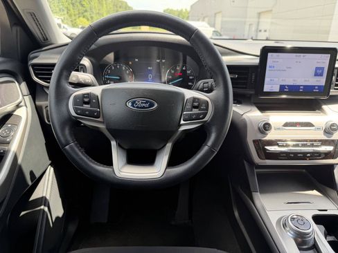 Used 2023 Ford Explorer XLT AWD/4WD image 8