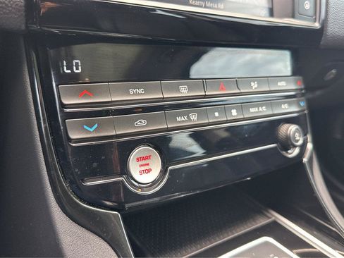 Used 2017 Jaguar XE RWD image 26
