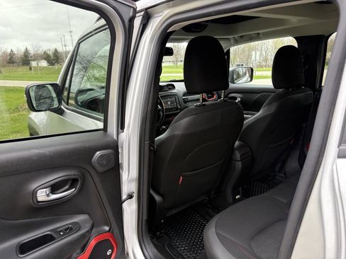 Used 2017 Jeep Renegade Trailhawk AWD/4WD image 26