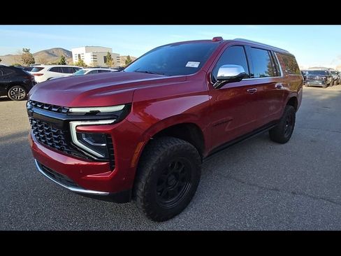 Used 2025 Chevrolet Suburban Premier AWD/4WD image 6