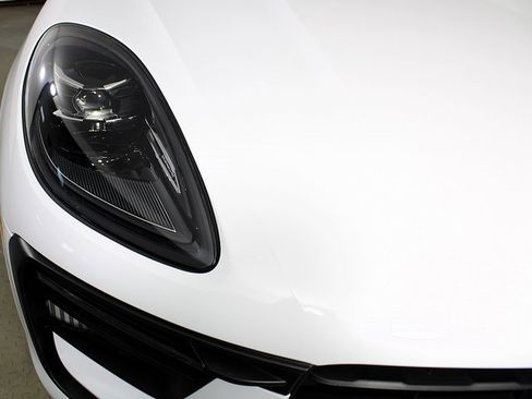 Certified 2022 Porsche Macan S image 11