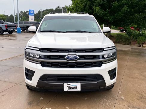 Used 2024 Ford Expedition XLT RWD image 2