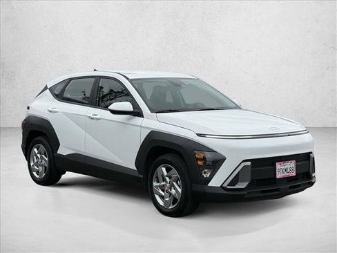 Certified 2025 Hyundai Kona SE FWD image 3