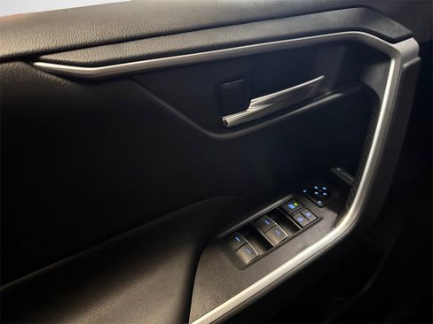 Used 2022 Toyota RAV4 XLE w/ Convenience Package image 14