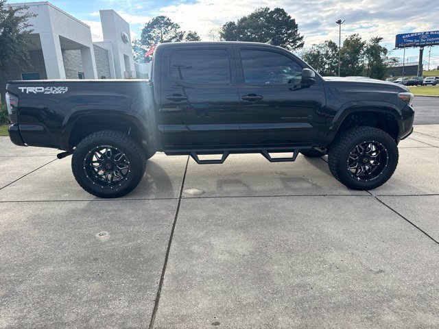 Used 2021 Toyota Tacoma TRD Sport w/ Technology Package AWD/4WD image 8