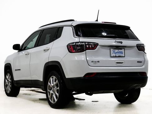 Used 2022 Jeep Compass Latitude w/ Sun and Sound Group image 9