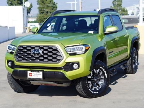 Used 2023 Toyota Tacoma TRD Off-Road w/ TRD Premium Off Road Package image 4