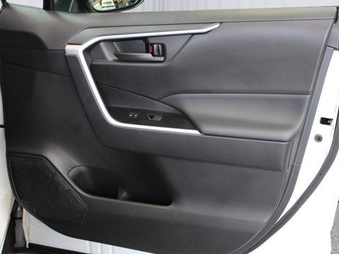 Used 2025 Toyota RAV4 LE AWD/4WD image 39