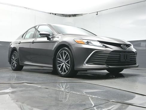 Used 2023 Toyota Camry XLE image 29