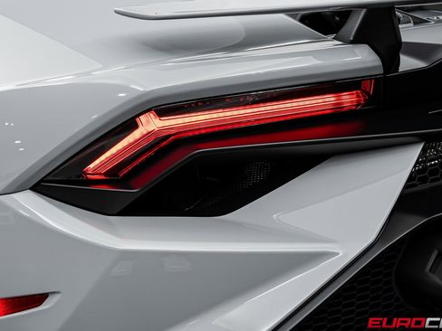 Used 2023 Lamborghini Huracan Tecnica image 19