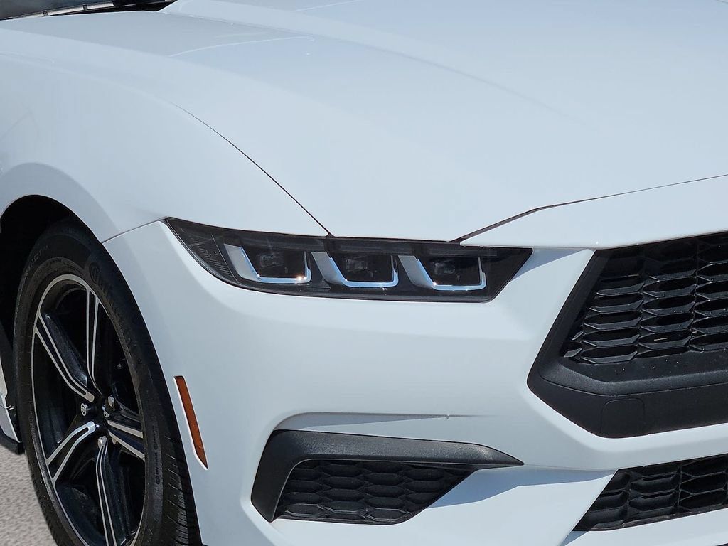 Used 2024 Ford Mustang Coupe RWD image 8