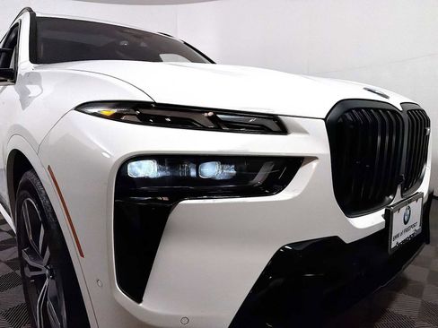 Used 2025 BMW X7 M60i w/ Climate Comfort Package image 26