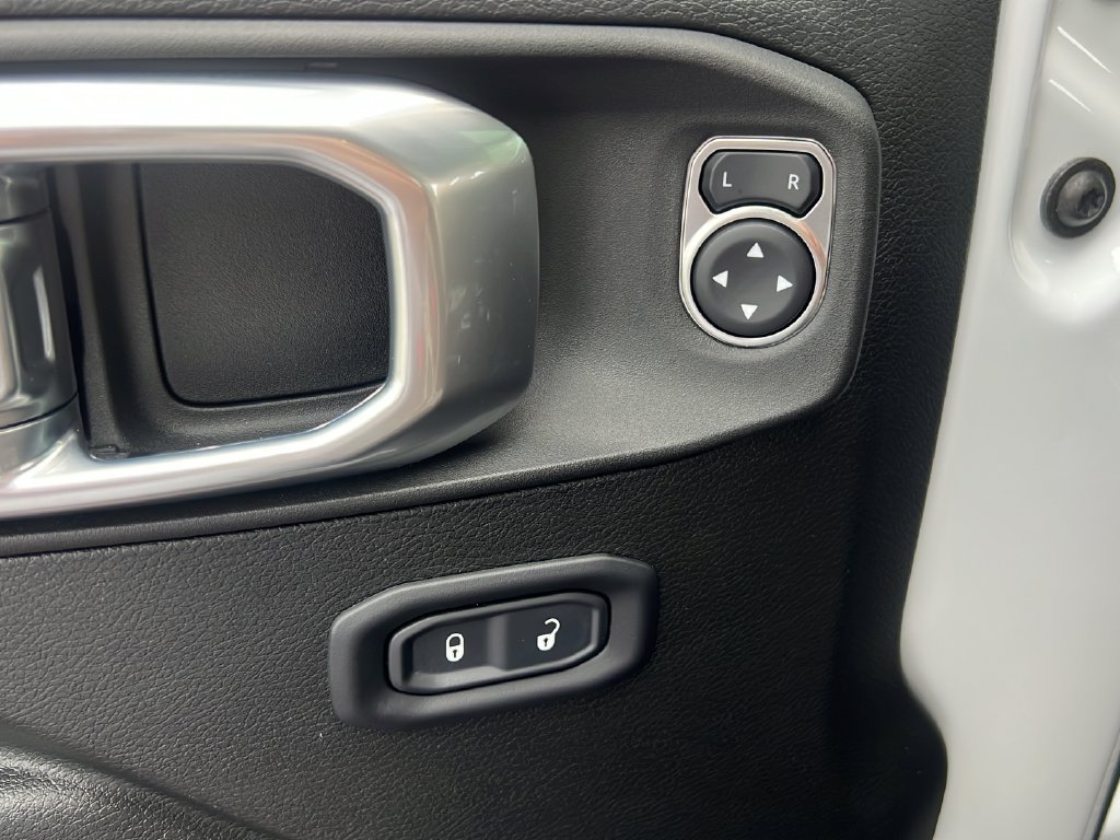 Used 2022 Jeep Gladiator Sport AWD/4WD image 12
