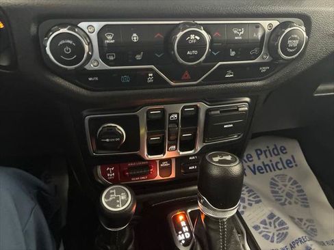 Certified 2024 Jeep Wrangler Unlimited AWD/4WD image 40