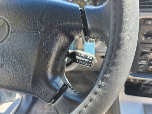 Used 2001 Toyota 4Runner SR5 AWD/4WD image 39