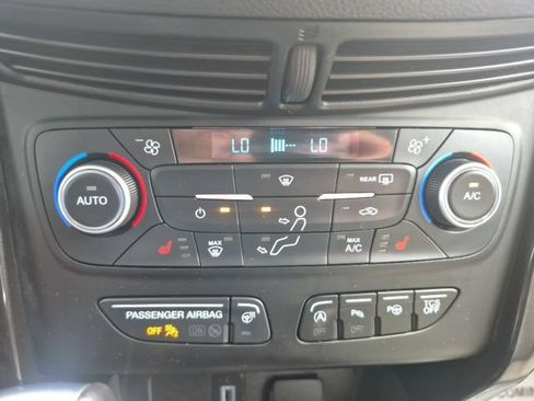 Used 2019 Ford Escape Titanium AWD/4WD image 29