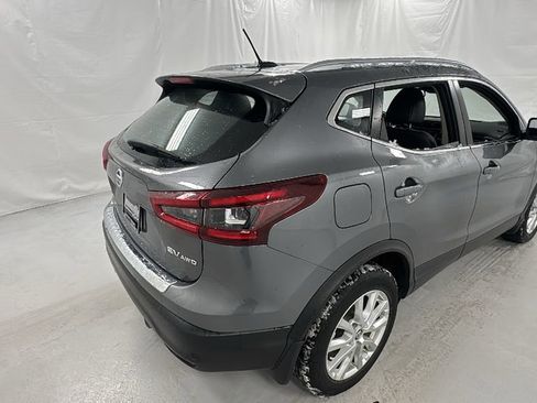 Used 2021 Nissan Rogue Sport SV w/ Technology Package image 3