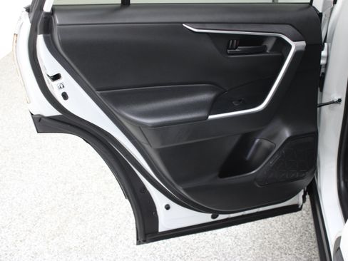 Used 2020 Toyota RAV4 LE FWD image 22