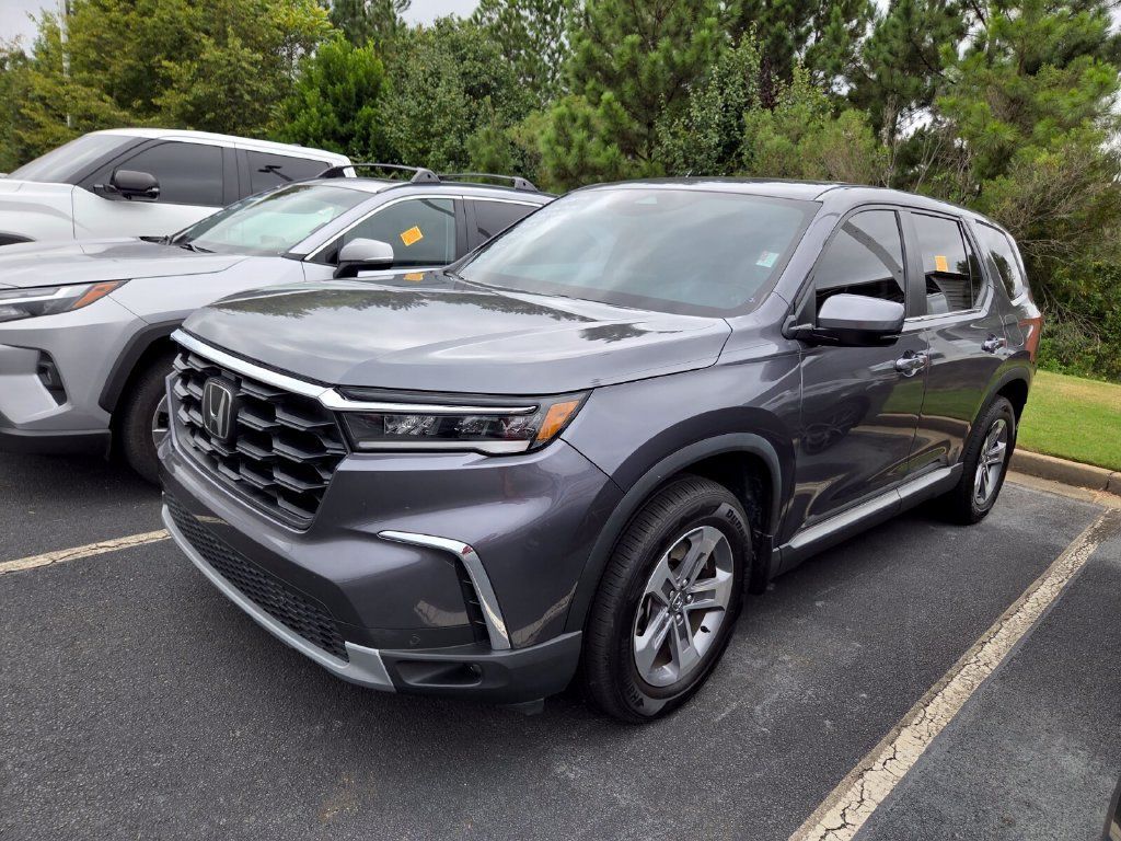 Used 2025 Honda Pilot EX-L image 3