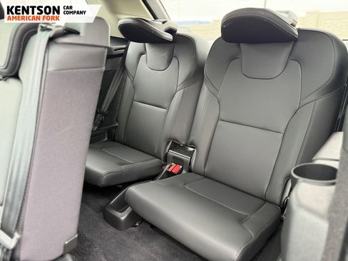 Used 2025 Volvo XC90 B6 Plus image 40