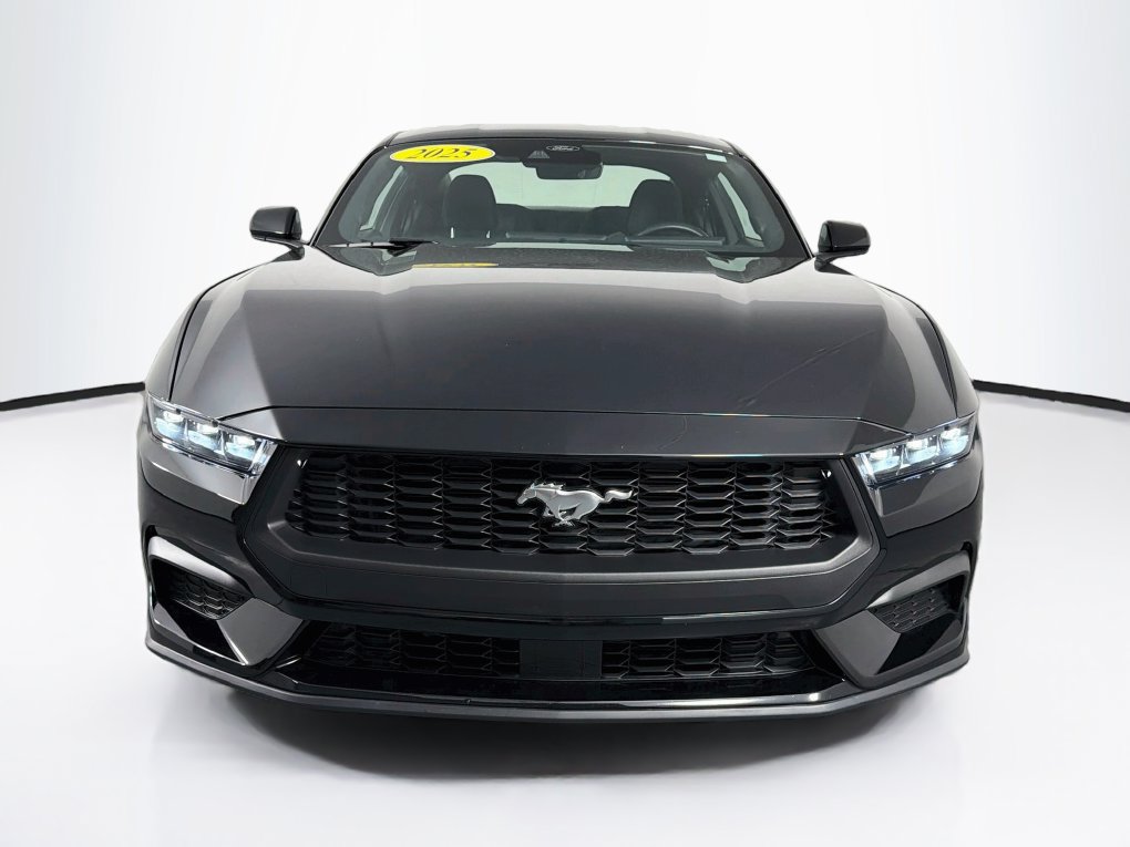 Used 2025 Ford Mustang Coupe RWD image 2