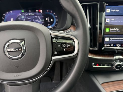 Used 2023 Volvo XC60 B5 Plus image 20