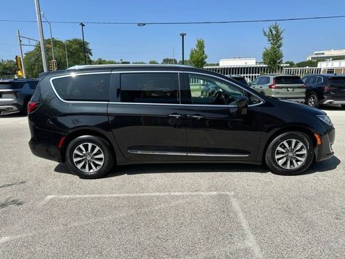 Used 2020 Chrysler Pacifica Touring-L Plus FWD image 6