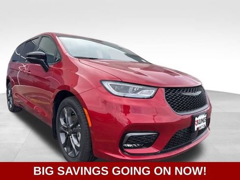 New 2026 Chrysler Pacifica Select image 3