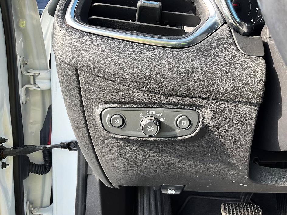 Used 2021 Chevrolet Equinox LT FWD image 23