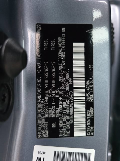 Used 2022 Toyota Highlander XLE AWD/4WD image 29