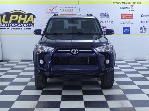 Used 2020 Toyota 4Runner SR5 Premium w/ Moonroof Package AWD/4WD image 2
