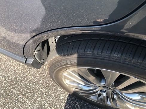 Used 2024 Toyota Venza Limited image 11